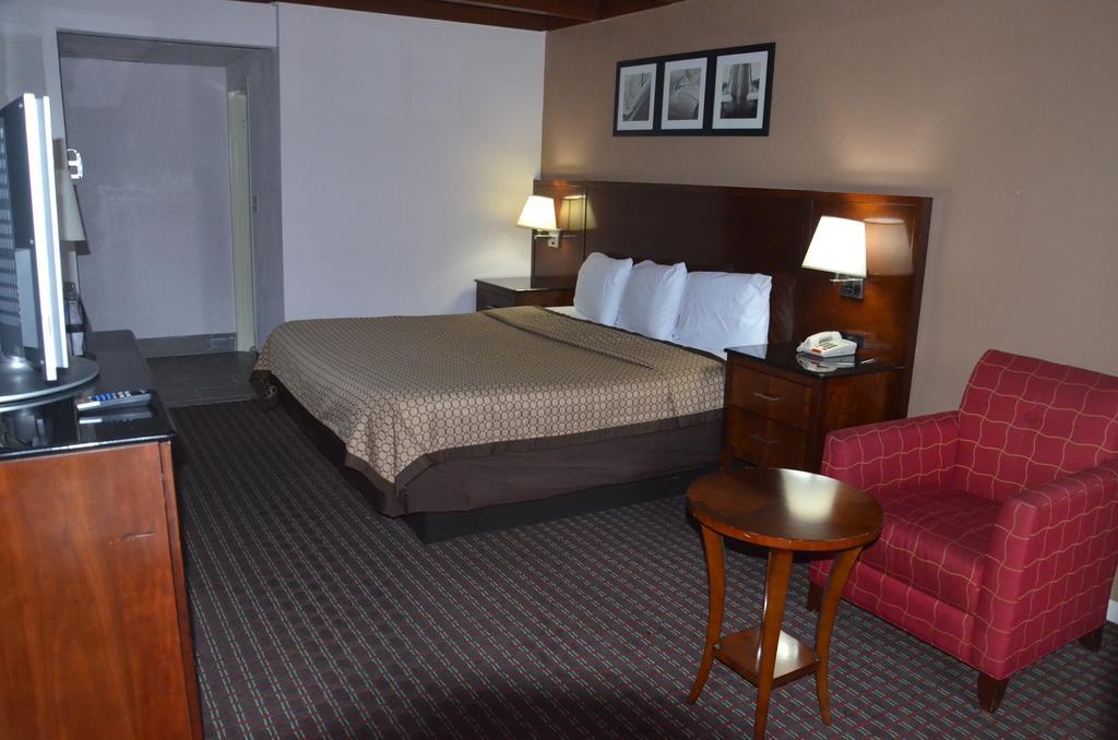 Americas Best Value Inn Augusta Historic Downtown Exterior foto