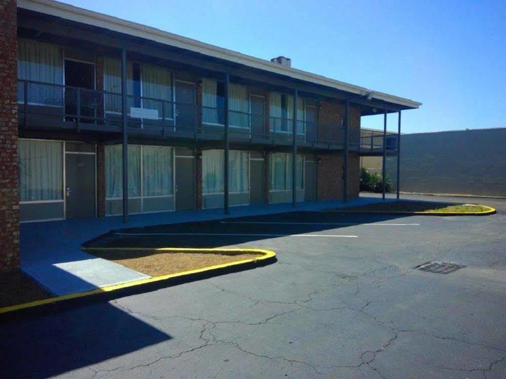 Americas Best Value Inn Augusta Historic Downtown Exterior foto