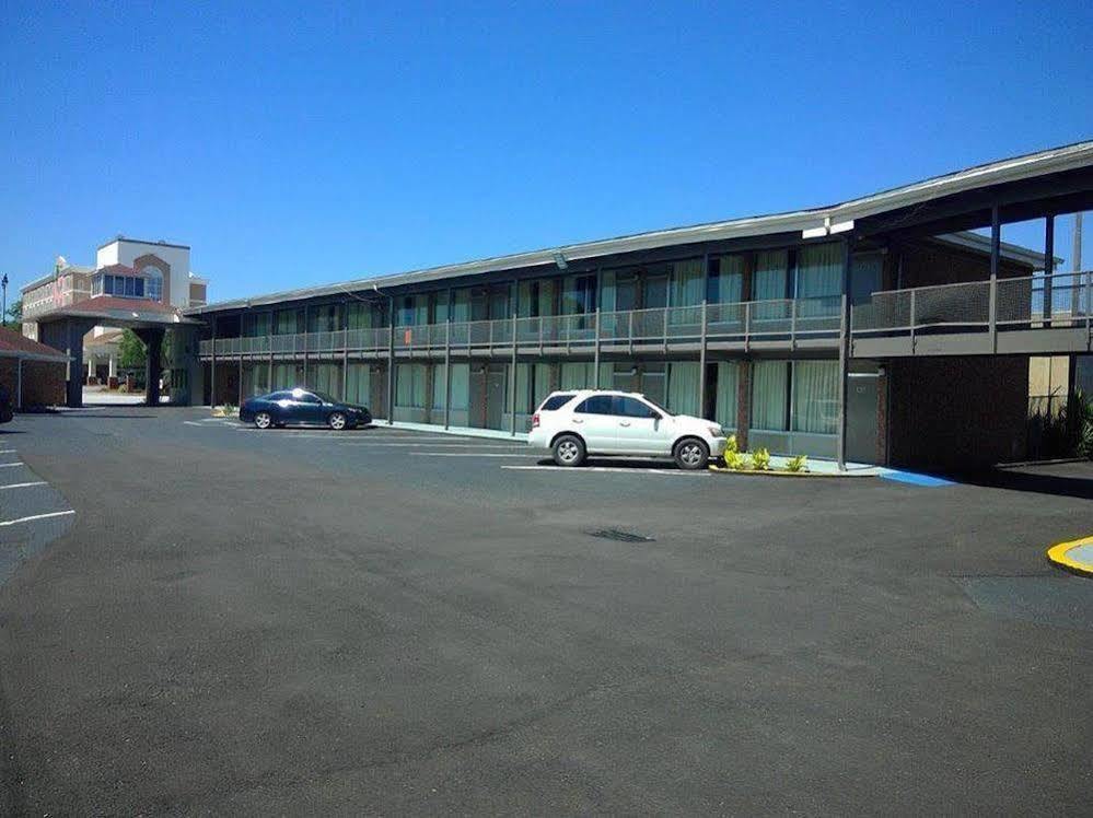 Americas Best Value Inn Augusta Historic Downtown Exterior foto
